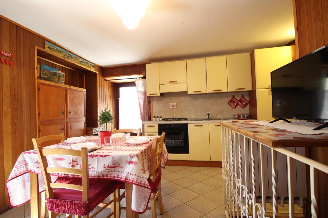 Lo Stambecco Holiday Apartment - Affitti Brevi Italia Brusson Ngoại thất bức ảnh