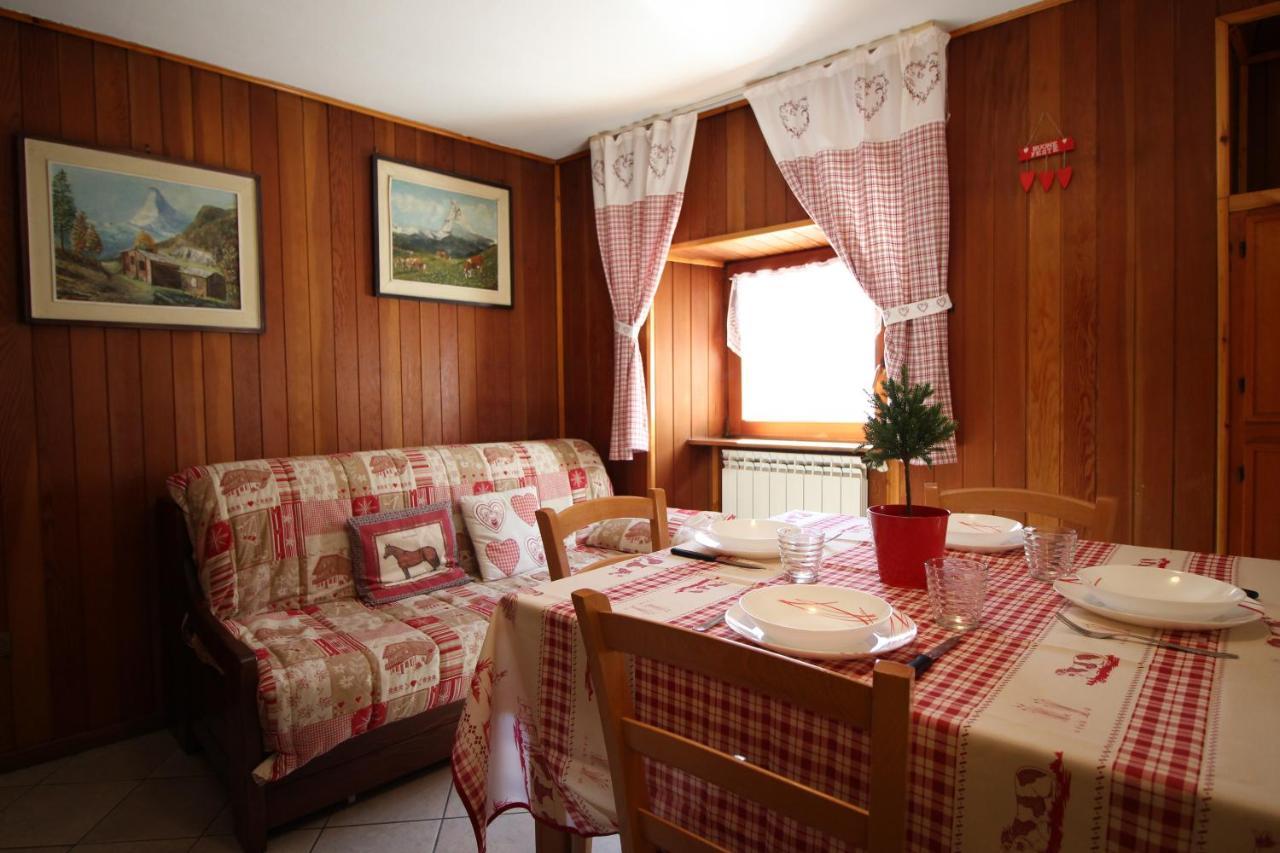 Lo Stambecco Holiday Apartment - Affitti Brevi Italia Brusson Ngoại thất bức ảnh